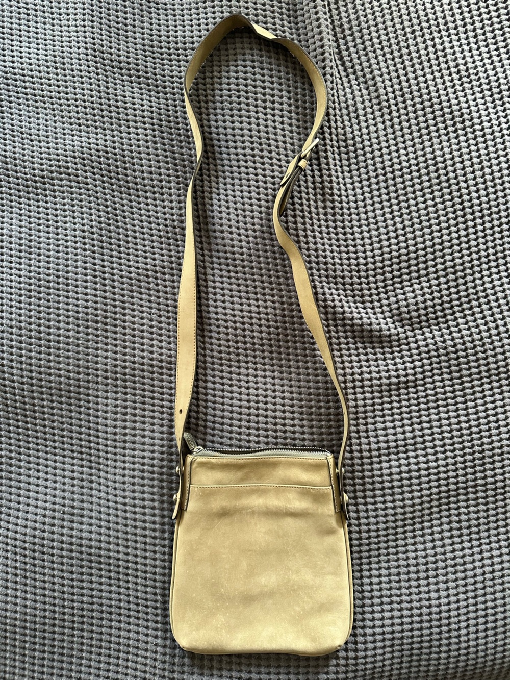 Kelly & Tooke Olive Green Suede Crossbody Bag Adjustable Strap Zip Top Leather